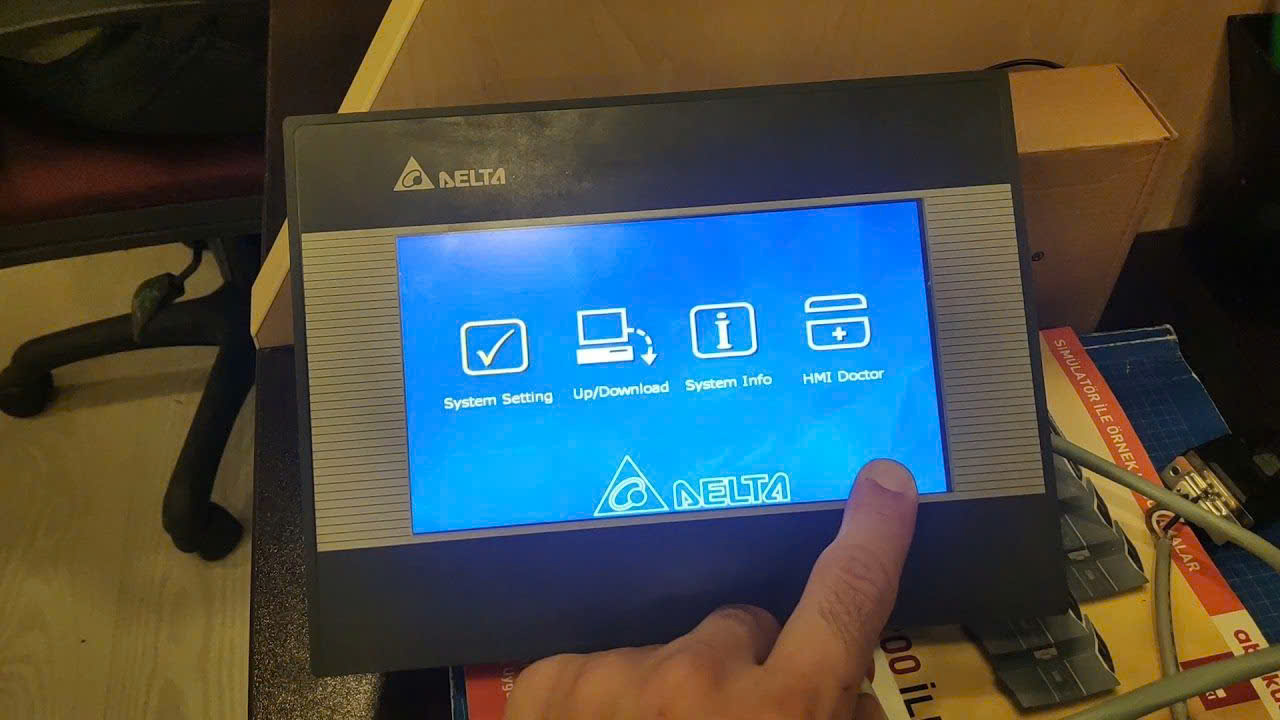 CATEC ĐANG SỬA MÀN HÌNH HMI DELTA DOP-B07SS411